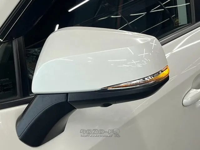 自社整備工場・板金工場を備え、車検から事故の修理まで対応致します。 トヨタ RAV4 PHV