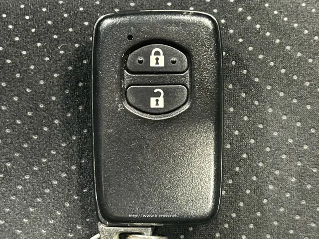 自社整備工場・板金工場を備え、車検から事故の修理まで対応致します。 トヨタ プリウス