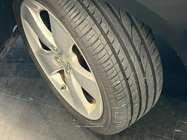 自社整備工場・板金工場を備え、車検から事故の修理まで対応致します。 トヨタ プリウス