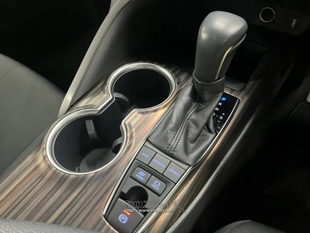 自社整備工場・板金工場を備え、車検から事故の修理まで対応致します。 トヨタ カムリ