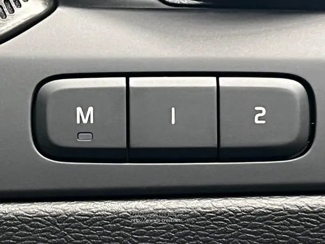 自分に合ったシートポジションを記憶して、ボタンひとつで再現できます。 ボルボ XC40