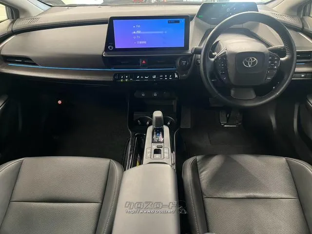 スタイリッシュなデザイン、力強い走り、充実装備を兼ね備えた【プリウスPHEV】 トヨタ プリウス