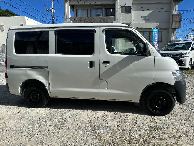 トヨタ タウンエースバン 1.5 DX・2015(H27)年式・ホワイト・1500cc 