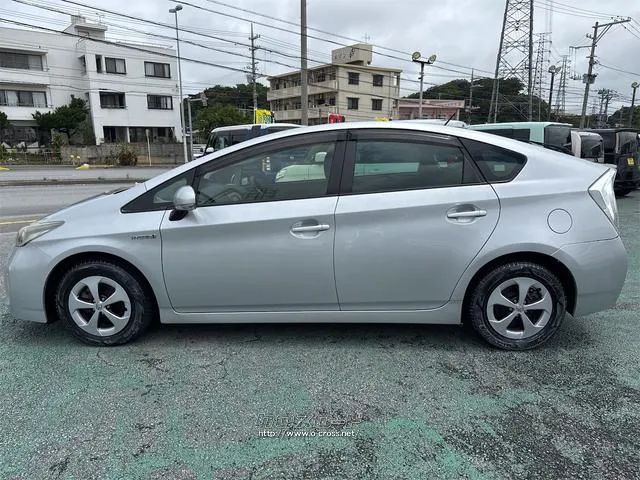 トヨタ プリウス