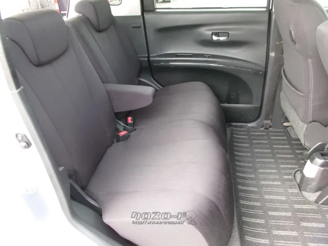 車内広々 ダイハツ タントエグゼ