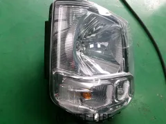 外装・エアロ エブリイ　ヘッドライト右