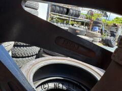 ホイール・タイヤ 225/45ZR18 