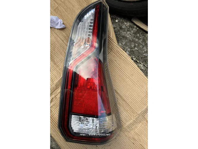 外装・エアロ GFC27 右テールレンズ 220-23719