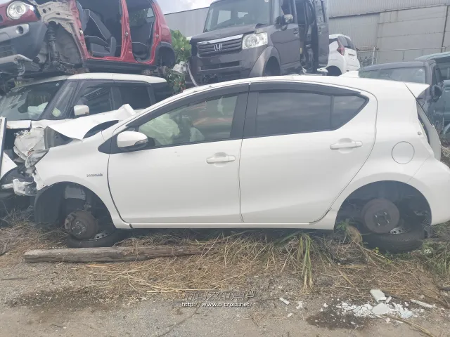 部品取車 NHP10 アクア