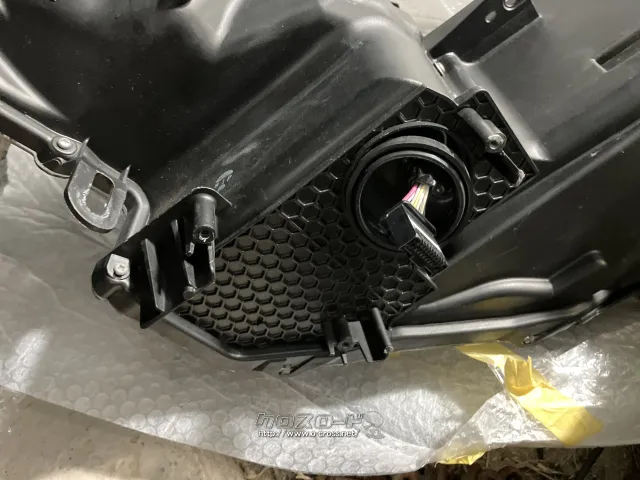 外装・エアロ C-HR 前期 右ライト LED KOITO 10-101