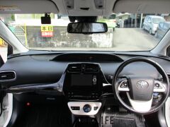 トヨタ プリウス