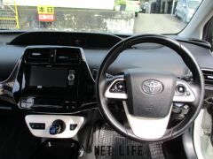 トヨタ プリウス