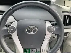 トヨタ プリウス