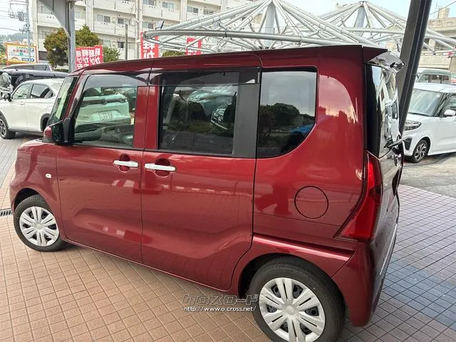 自社に板金工場も構えてますのでお車の傷や凹みに関しましても、弊社の腕の利く職人さんたちが対応いたします!! ダイハツ タント