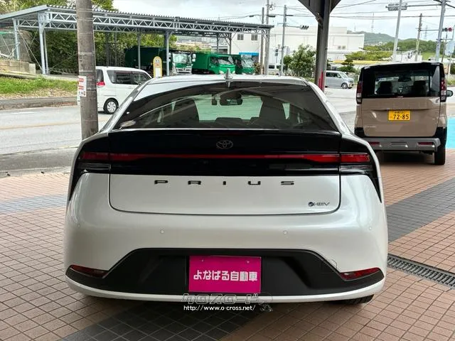 事故車は絶対売りません!!いつも元気ハツラツ社長と陽気な専務を筆頭にクルマに関するサービスは全てお受け致します! トヨタ プリウス