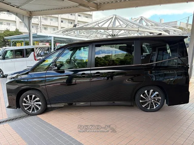 事故車は絶対売りません!!いつも元気ハツラツ社長と陽気な専務を筆頭にクルマに関するサービスは全てお受け致します! トヨタ ヴォクシー