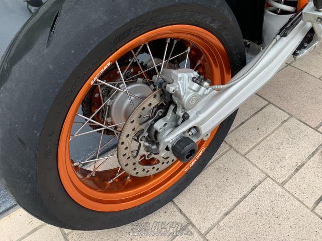 KTM 690 SMC R・2014(H26)初度登録(届出)年・オレンジ・690cc