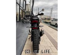 トライアンフ スクランブラー400X