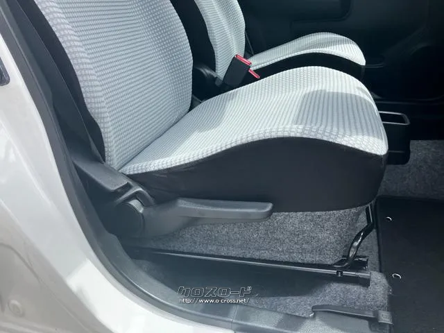 【 シートアジャスター 】シートを上下させることで、運転のベストポジションを探すことができます。 スズキ アルト