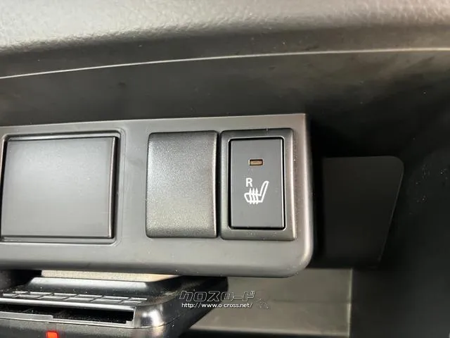 シートヒーター搭載で、冬場にシートを温め、快適なドライブをサポートしてくれます♪ スズキ アルト