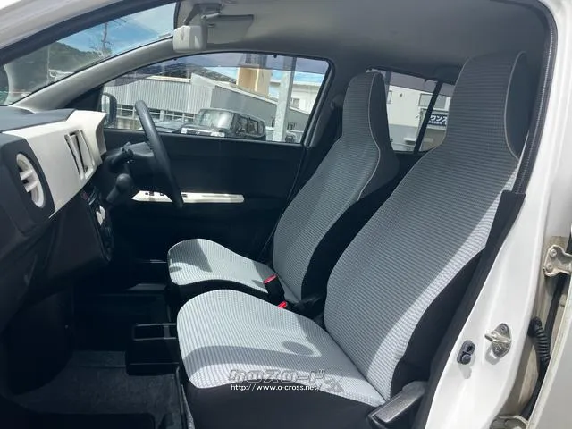 助手席の足元の広さも重要なポイント。運転者以外の居住性も、実際にクルマをみていただくことで、体感できます。 スズキ アルト