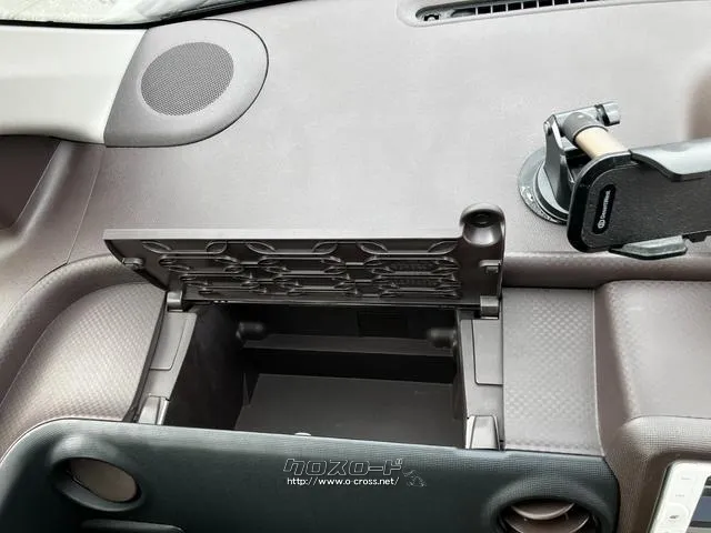 毎日の運転には、グローブBOXも意外としようします。収納スペースの確認もできます。 トヨタ スペイド