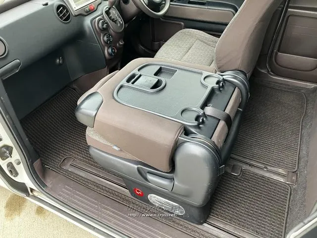 運転席周りの装備品も、実際の使い勝手を確認しながら、確認できます。 トヨタ スペイド