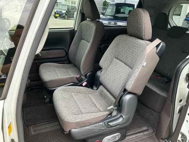 助手席の足元の広さも重要なポイント。運転者以外の居住性も、実際にクルマをみていただくことで、体感できます。 トヨタ スペイド