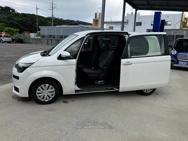 パワースライドドアの開口部です。リアシートへ乗り降りしやすい様になっています。 トヨタ スペイド