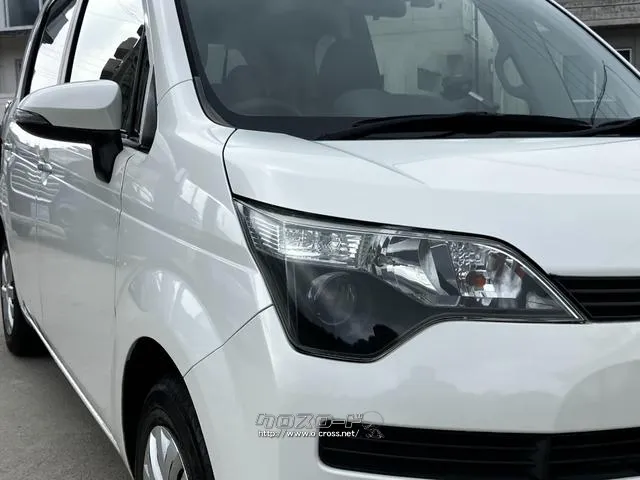 意外と重要なヘッドライトの状態。パッと見るだけで、クルマの印象を決める重要なポイントです。 トヨタ スペイド