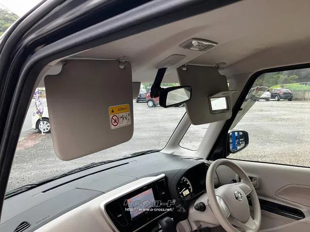 室内のミラーも座って確認ができます。 日産 デイズルークス