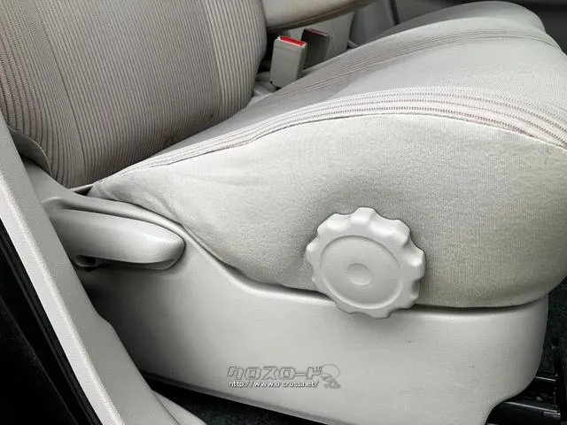 【 シートアジャスター 】シートを上下させることで、運転のベストポジションを探すことができます。 日産 デイズルークス