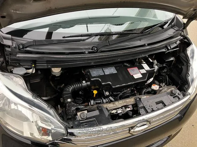 エンジンルームもチェックのポイント。実際にご来店の上、ご確認ください。 日産 デイズルークス