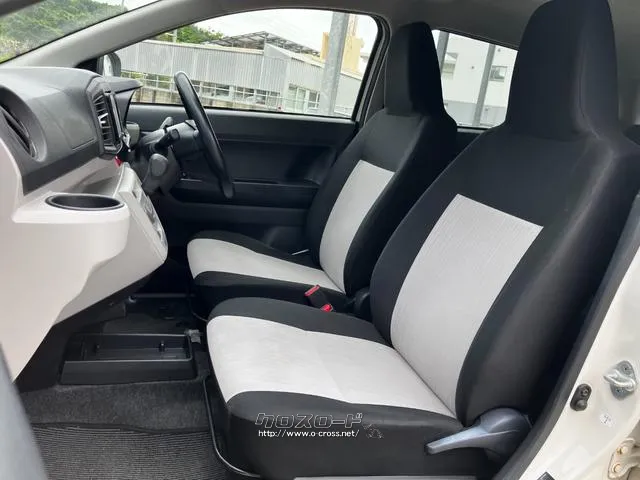 助手席の足元の広さも重要なポイント。運転者以外の居住性も、実際にクルマをみていただくことで、体感できます。 トヨタ ピクシスエポック