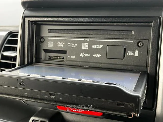 【 DVDプレイヤー 】DVDの再生ができます。長いドライブ中も運転手以外の方がDVDを見ながら過ごすこともできます。 ホンダ N-BOX