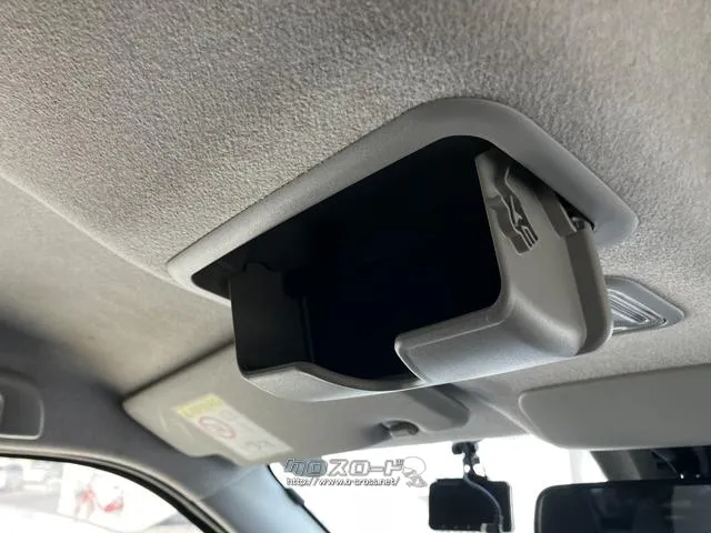 あると便利なグラスボックス。サングラスや、運転用のメガネを収納して置けます。 ダイハツ キャスト