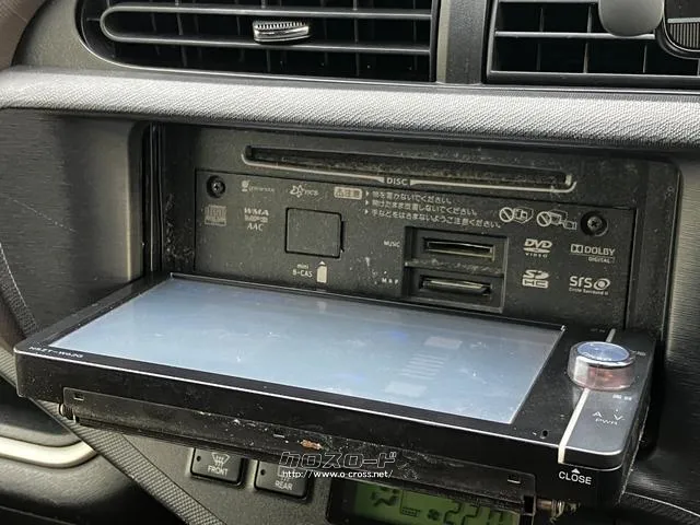 【 DVDプレイヤー 】DVDの再生ができます。長いドライブ中も運転手以外の方がDVDを見ながら過ごすこともできます。 トヨタ アクア