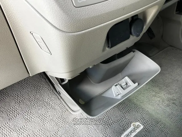 グローブボックス以外の収納もあります!自分なりの収納スペースの利用方法を考えてみてはいかがでしょう? スズキ スペーシア