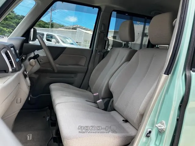助手席の足元の広さも重要なポイント。運転者以外の居住性も、実際にクルマをみていただくことで、体感できます。 スズキ スペーシア