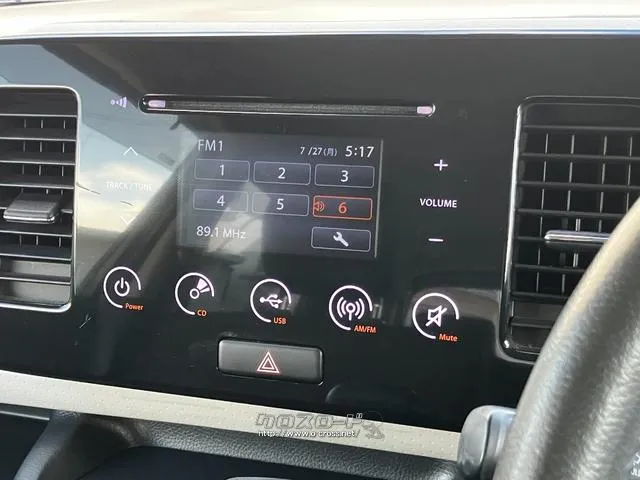 シンプルなオーディオを装備。ラジオとCD、AUXの利用ができます。また、FMトランスミッターの利用で、Bluetoothも利用可能。 スズキ MRワゴン