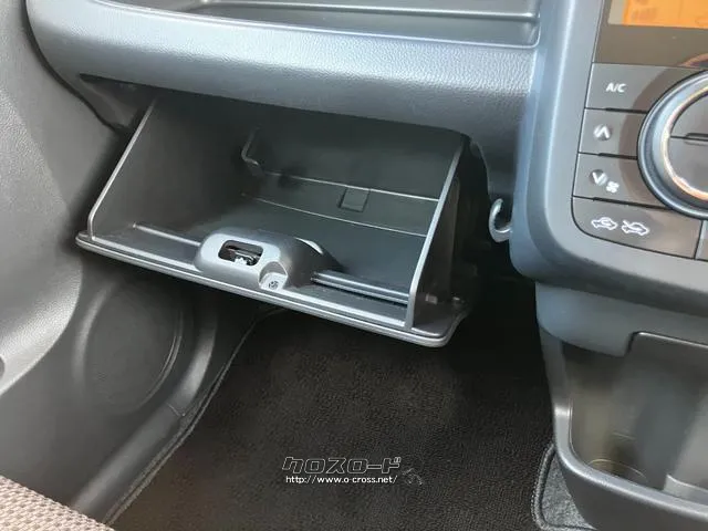 毎日の運転には、グローブBOXも意外としようします。収納スペースの確認もできます。 スズキ MRワゴン