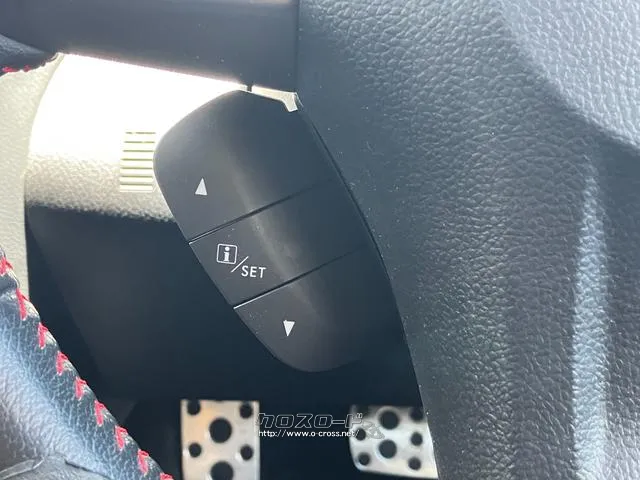 インフォメーションディスプレイのコントローラーもステアリングについているため、運転中の操作も可能です。 スバル インプレッサスポーツ