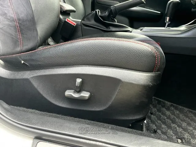 パワーシートで、運転時のポジションを細かく設定できます。自分のベストなドライビングポジションを探してみてください。 スバル インプレッサ