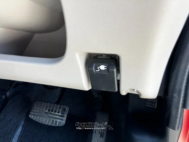 充電ケーブルの蓋を開けるスイッチの位置も確認できます。 三菱 アイ・ミーブ(軽)