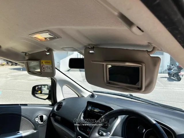 室内のミラーも座って確認ができます。 三菱 アイ・ミーブ(軽)