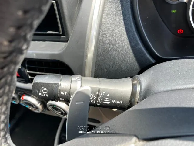 運転席周りの装備品も、実際の使い勝手を確認しながら、確認できます。 三菱 アイ・ミーブ(軽)