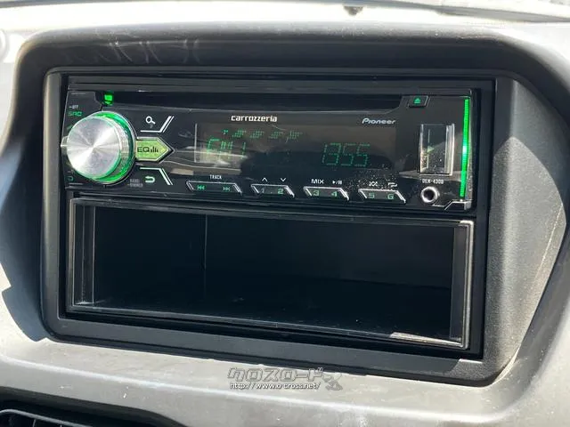 シンプルなオーディオを装備。ラジオとCD、AUXの利用ができます。また、FMトランスミッターの利用で、Bluetoothも利用可能。 三菱 アイ・ミーブ(軽)