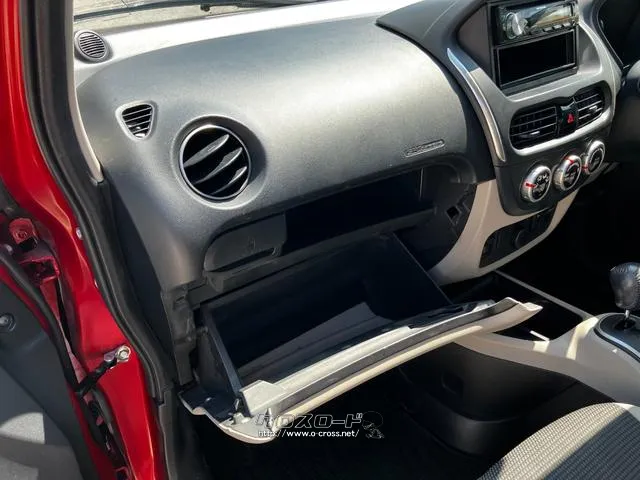 毎日の運転には、グローブBOXも意外としようします。収納スペースの確認もできます。 三菱 アイ・ミーブ(軽)