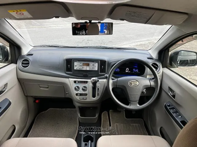 運転席周りの装備品も、実際の使い勝手を確認しながら、確認できます。 ダイハツ ミライース