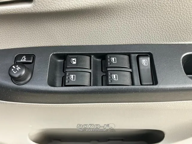 運転席のドアトリムについているスイッチ類です。普段利用するものなので、しっかりチェック♪ ダイハツ ミライース